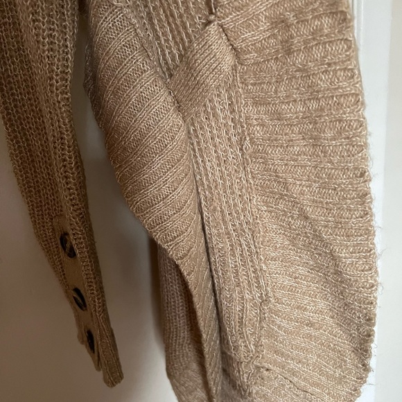 Francesca’s poncho - Picture 5 of 6